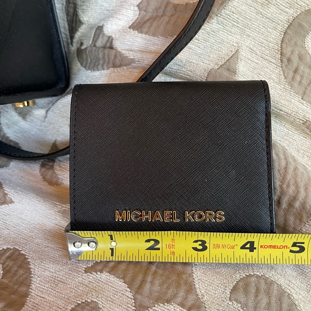 MICHAEL KORS Saffiano Leather Wallet - Excellent Condition